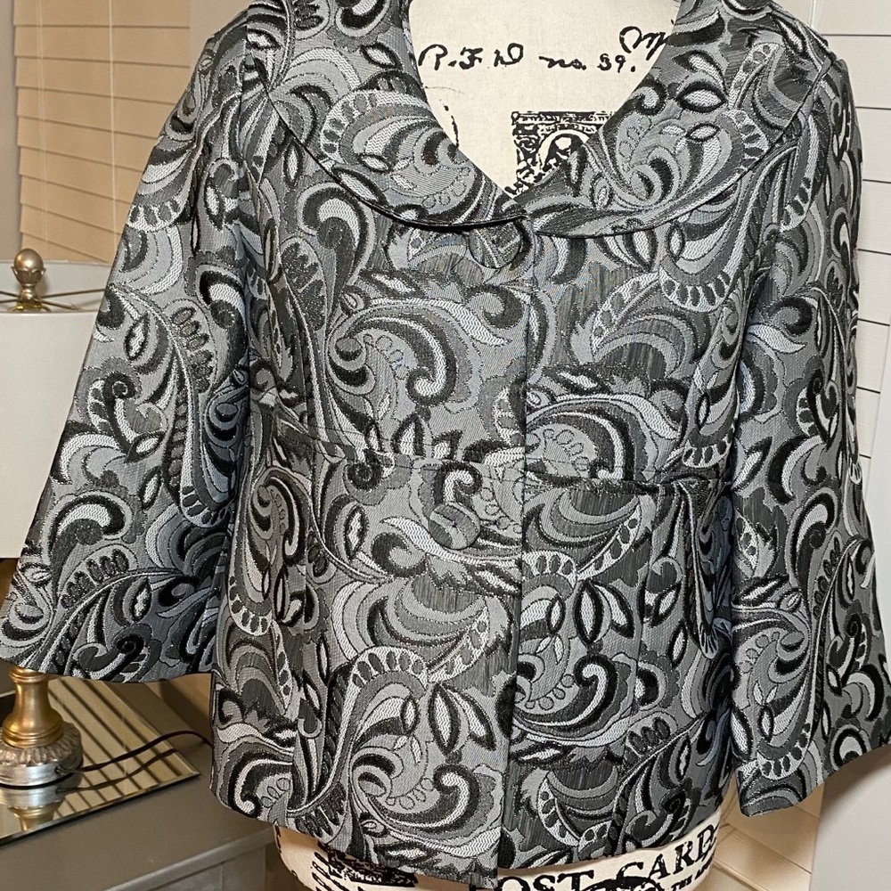 Gorgeous 2 button blazer